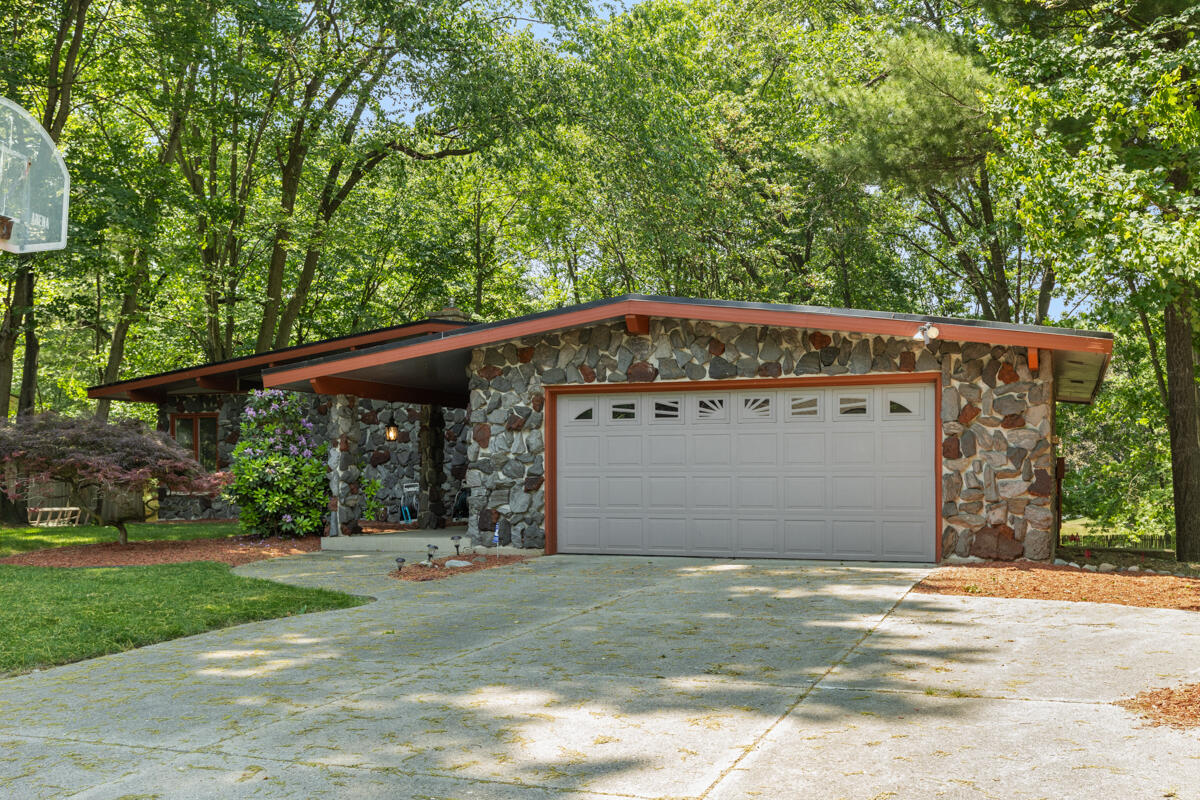 4675 Grenadier Drive SW