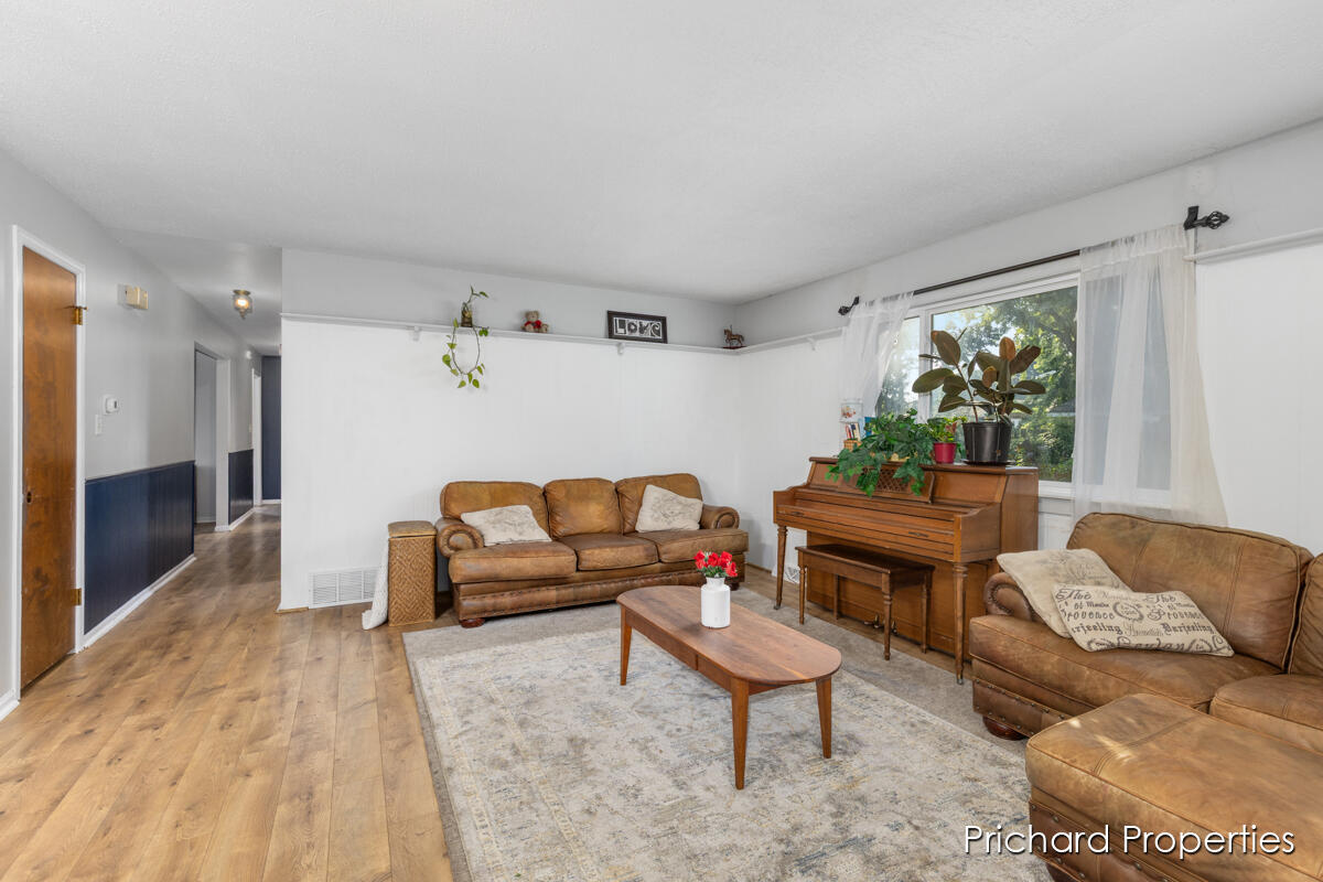 1734 Pleasantwood Drive