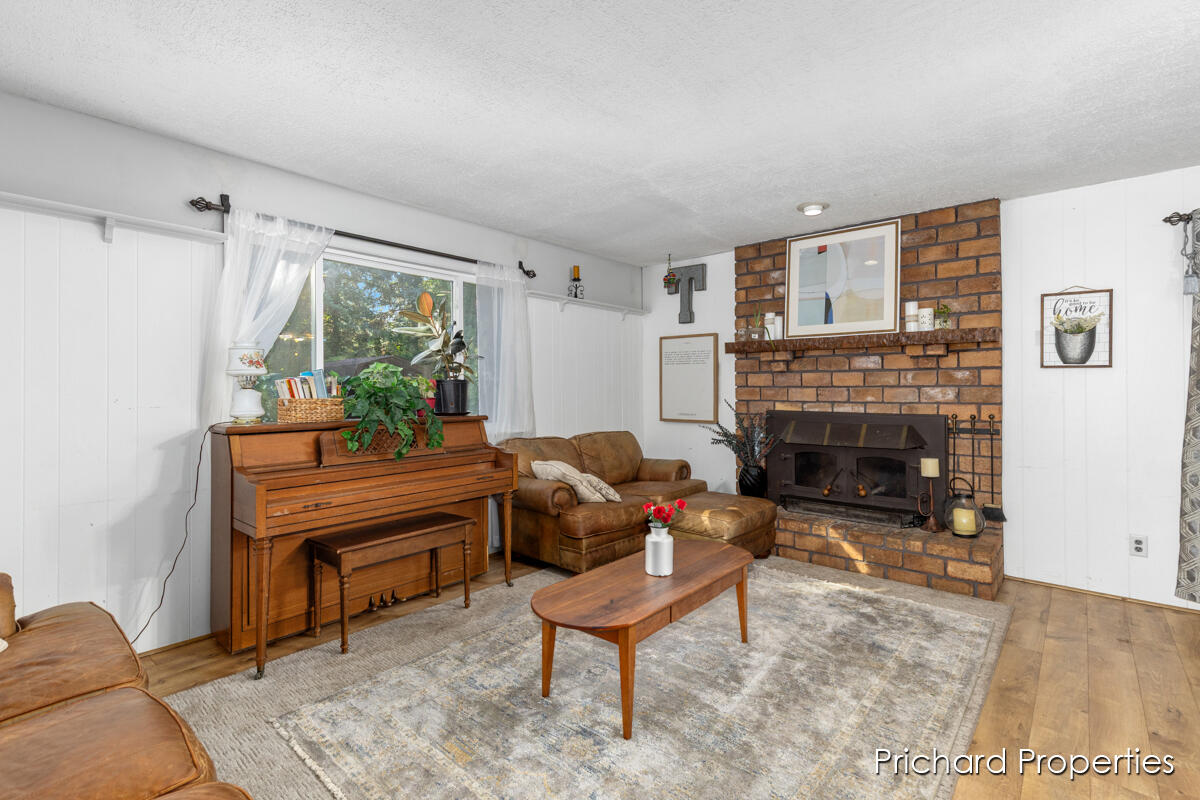 1734 Pleasantwood Drive