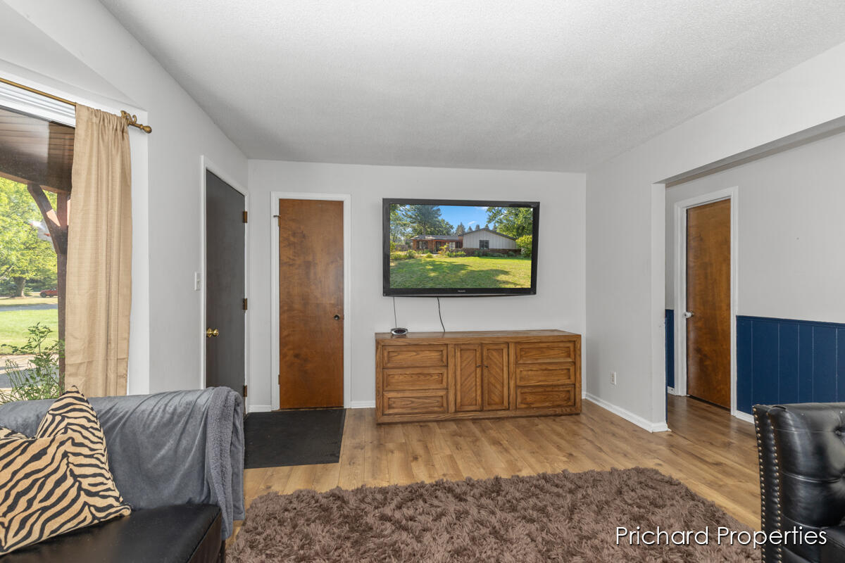 1734 Pleasantwood Drive