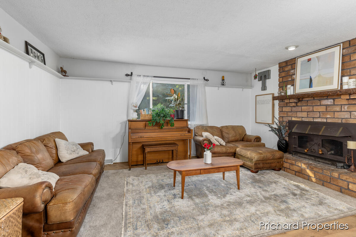 1734 Pleasantwood Drive