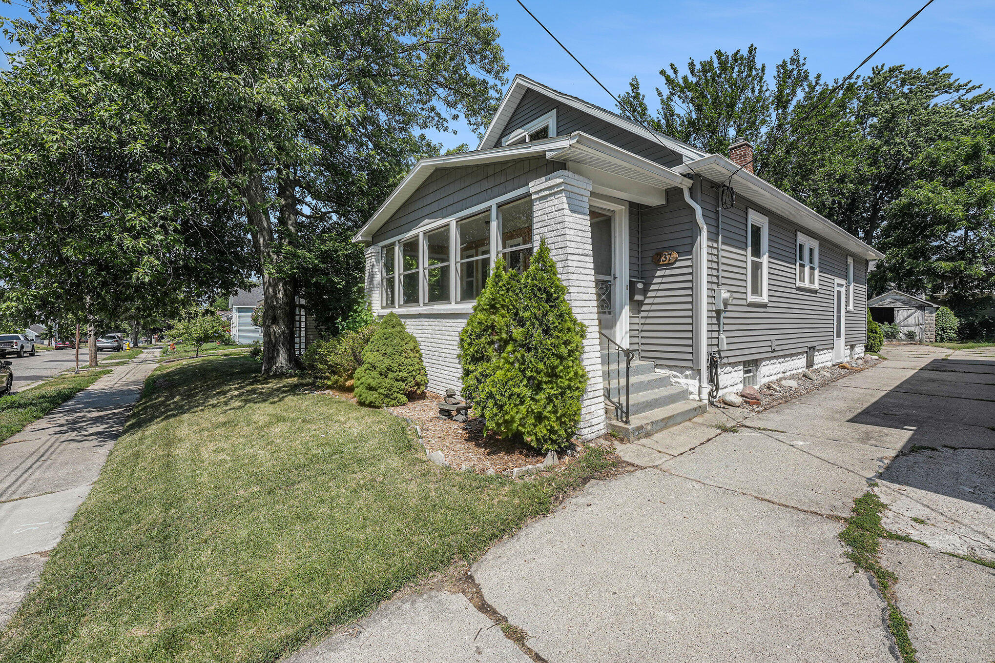 237 Elmwood Street NE