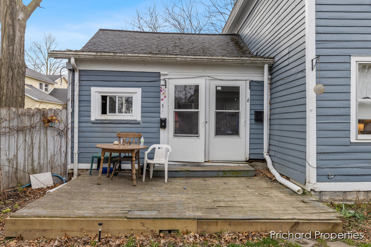 809 W Cedar Street
