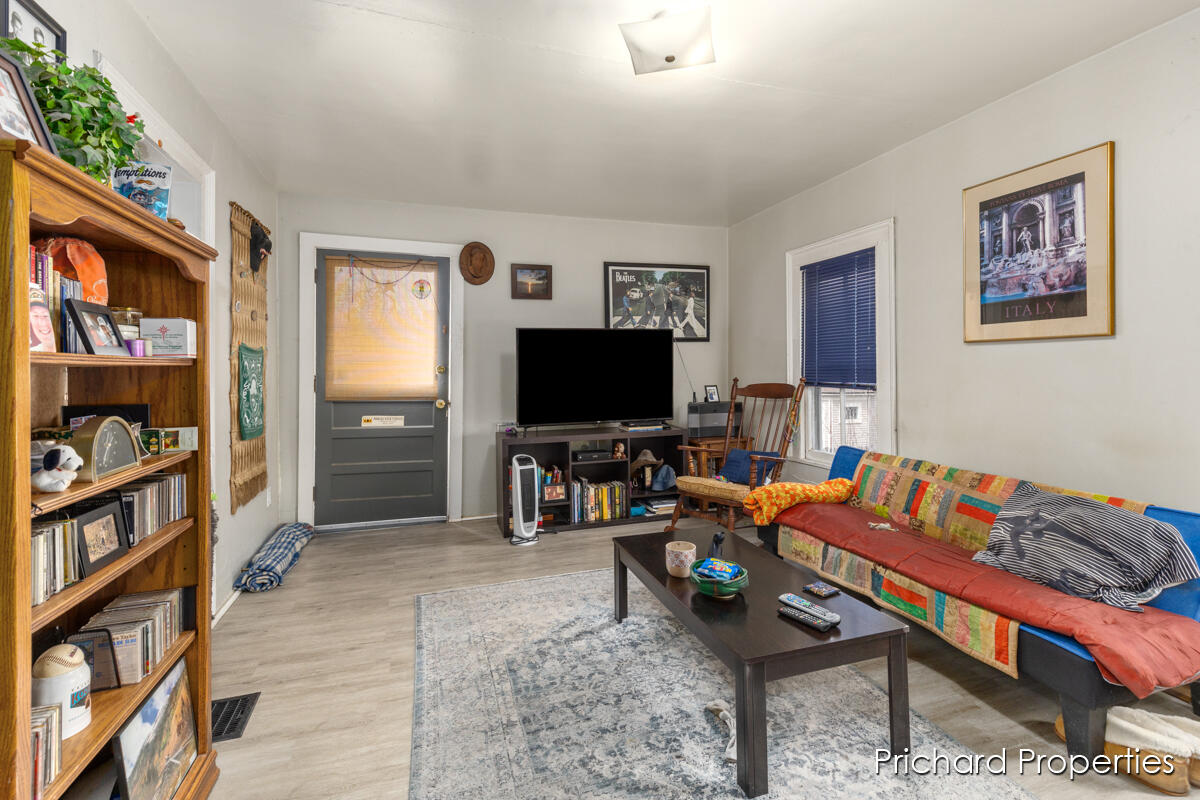 809 W Cedar Street