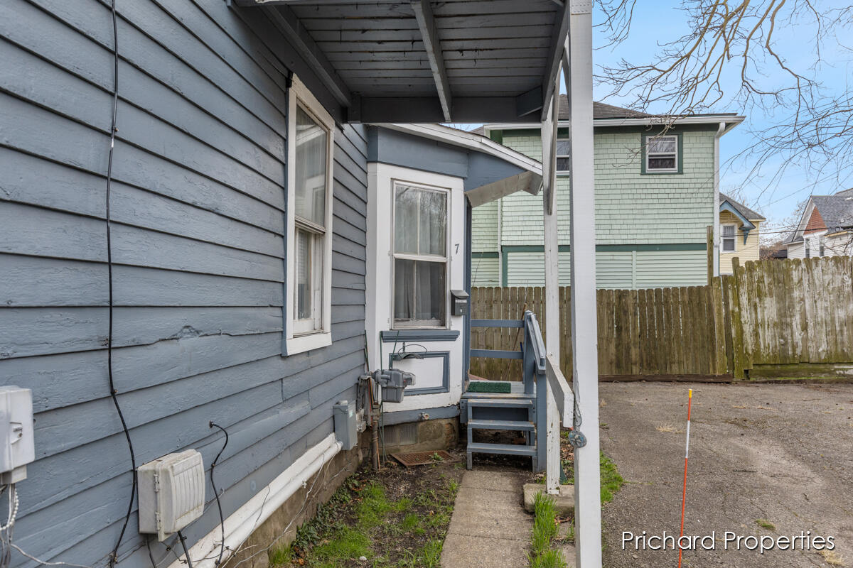 809 W Cedar Street