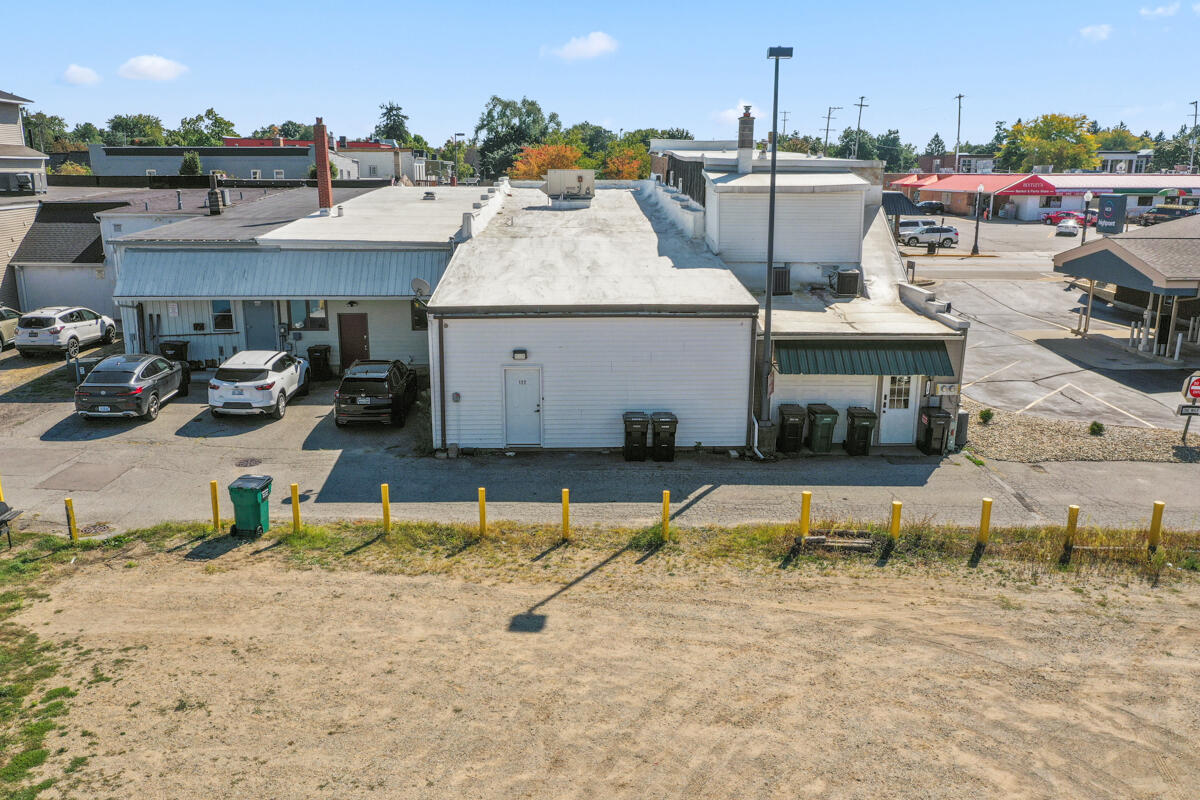 122 W Superior Street