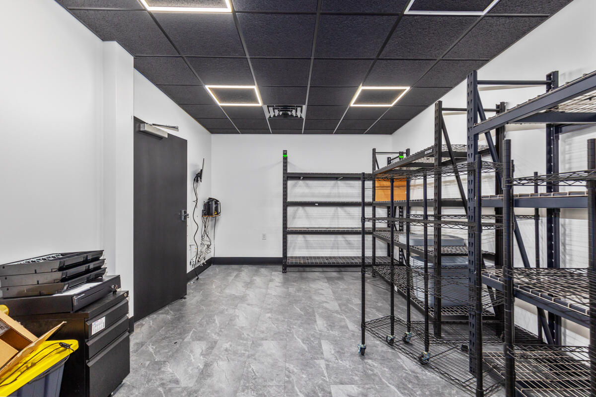 122 W Superior Street