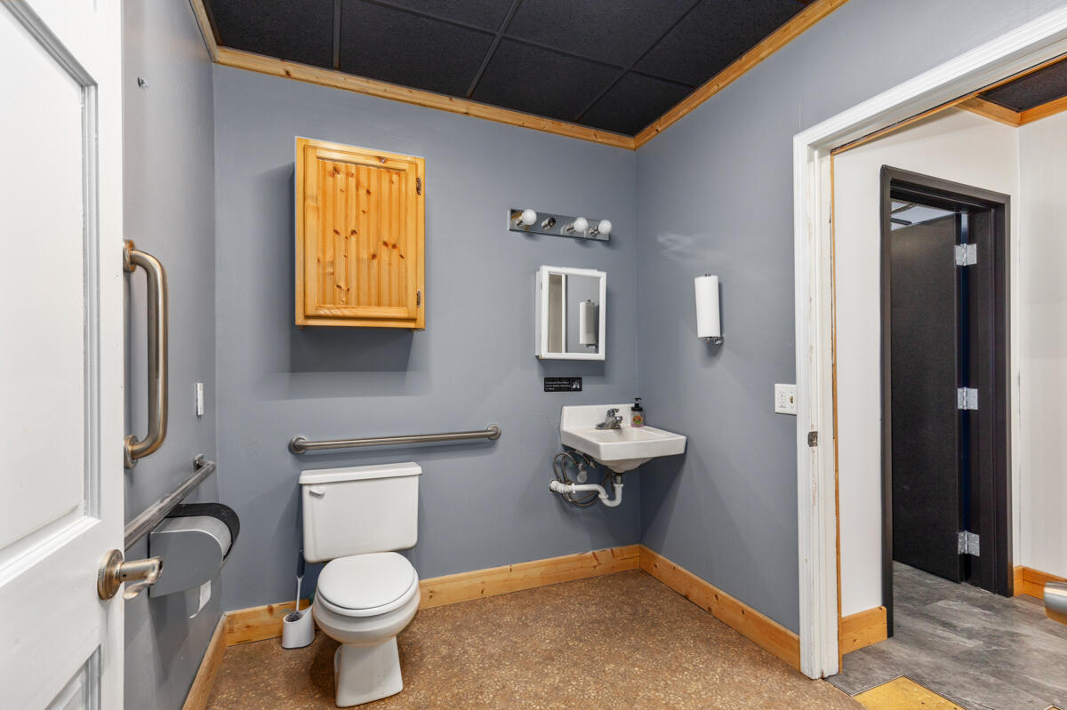 122 W Superior Street