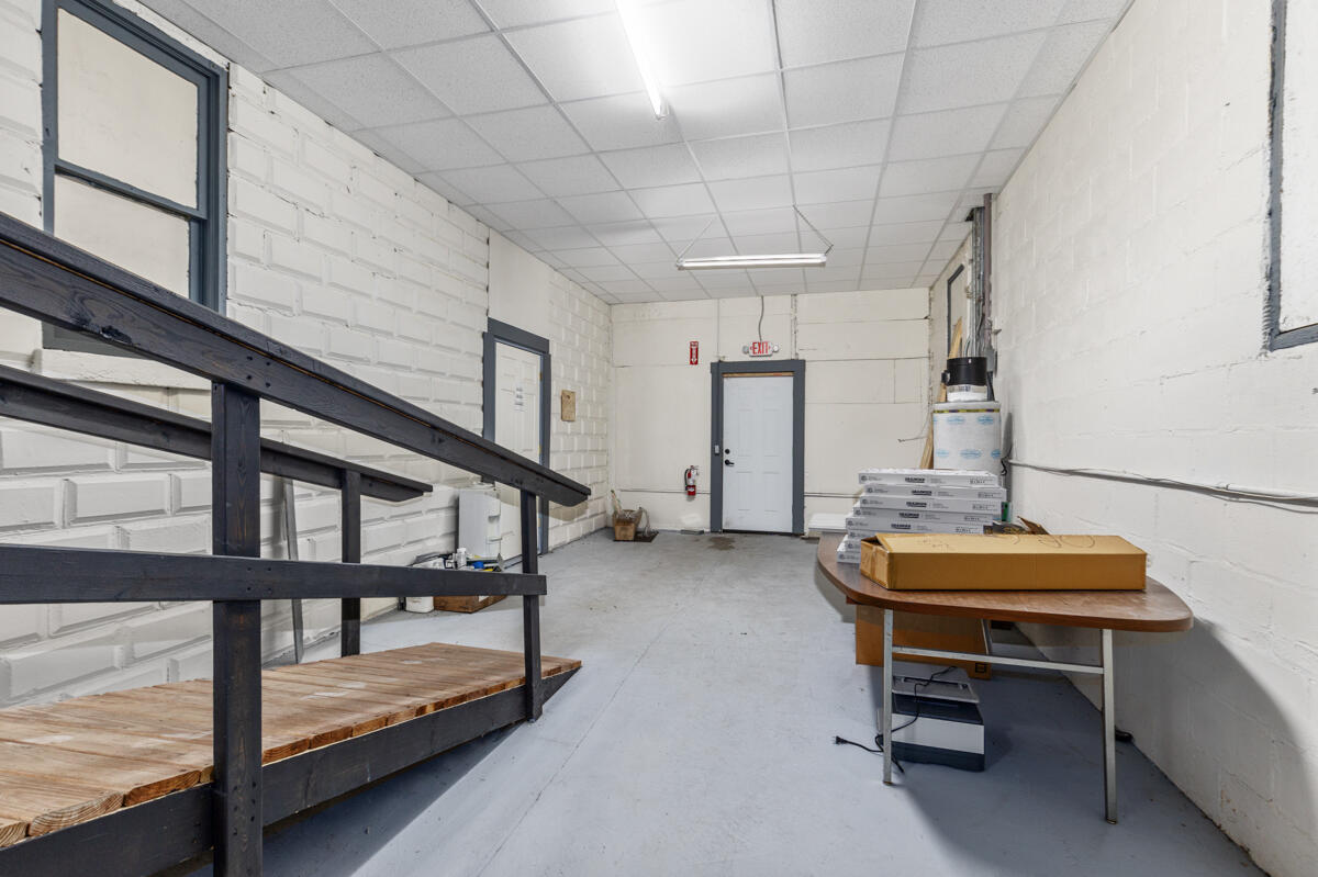 122 W Superior Street