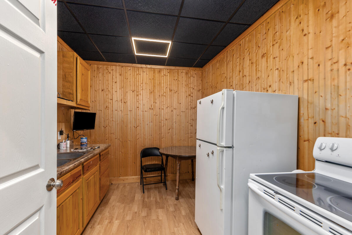 122 W Superior Street