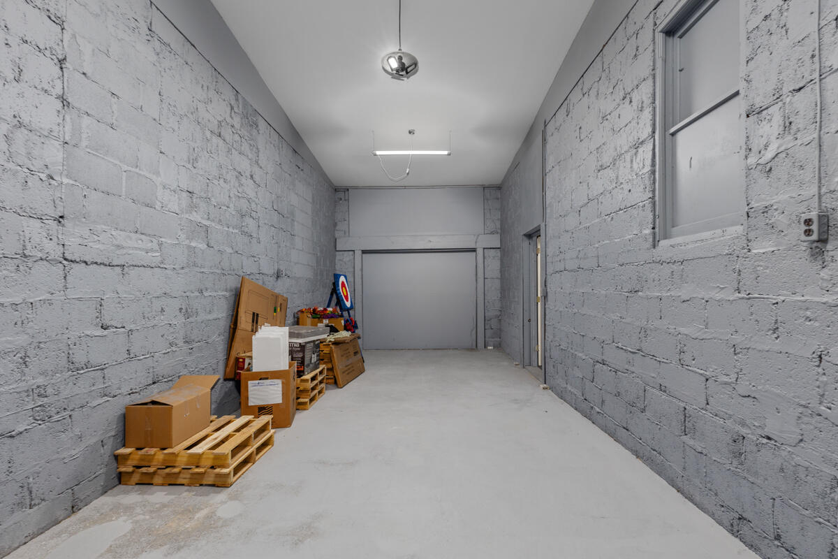 122 W Superior Street