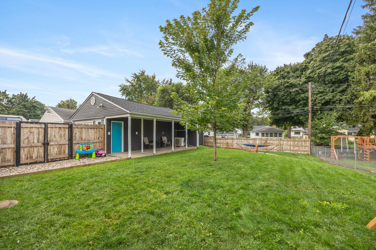 2437 Parkdale Avenue SW