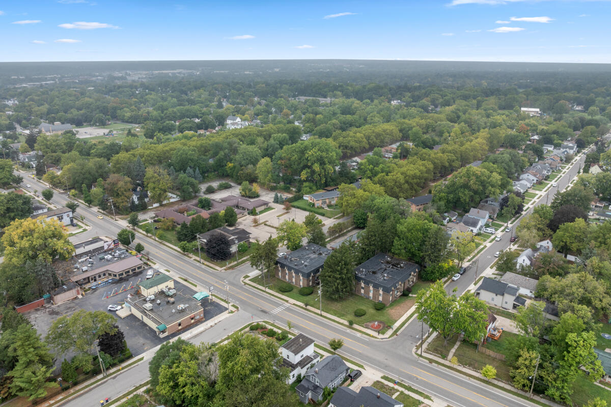 852 Leonard Street NE