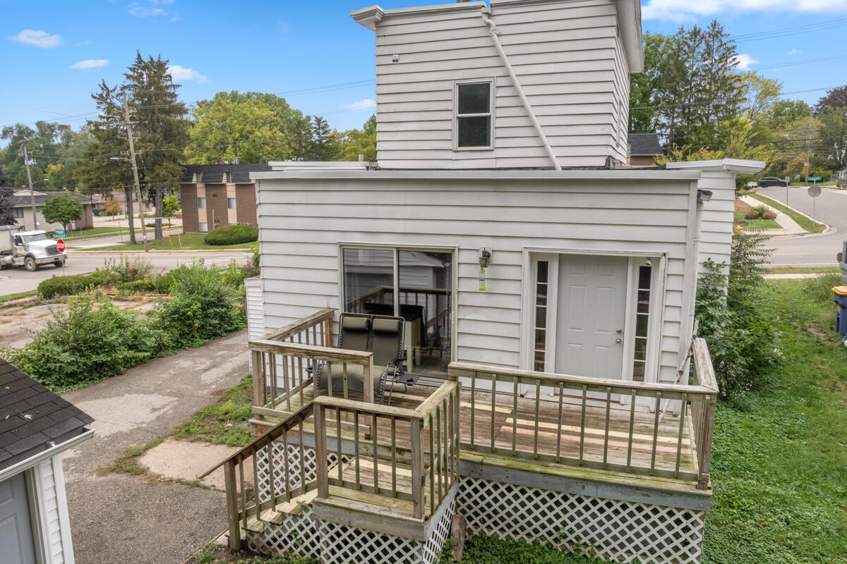 852 Leonard Street NE