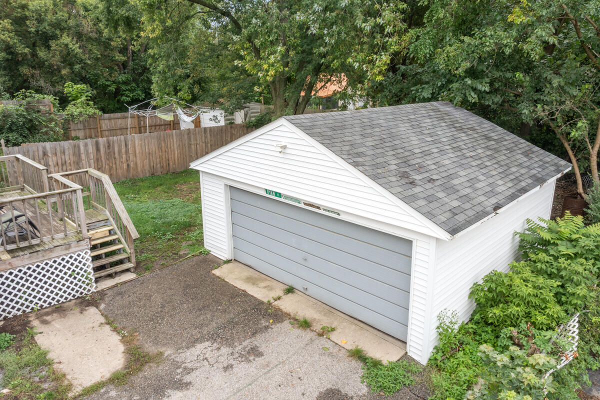 852 Leonard Street NE