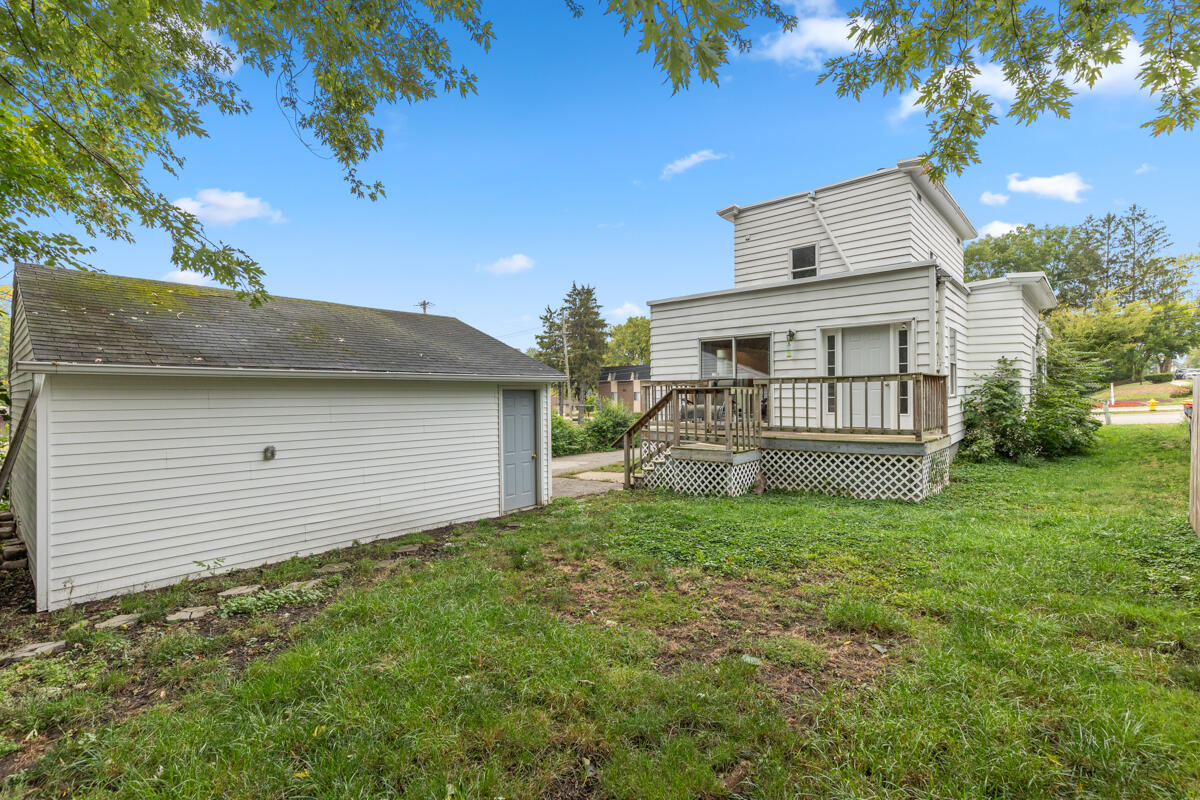 852 Leonard Street NE