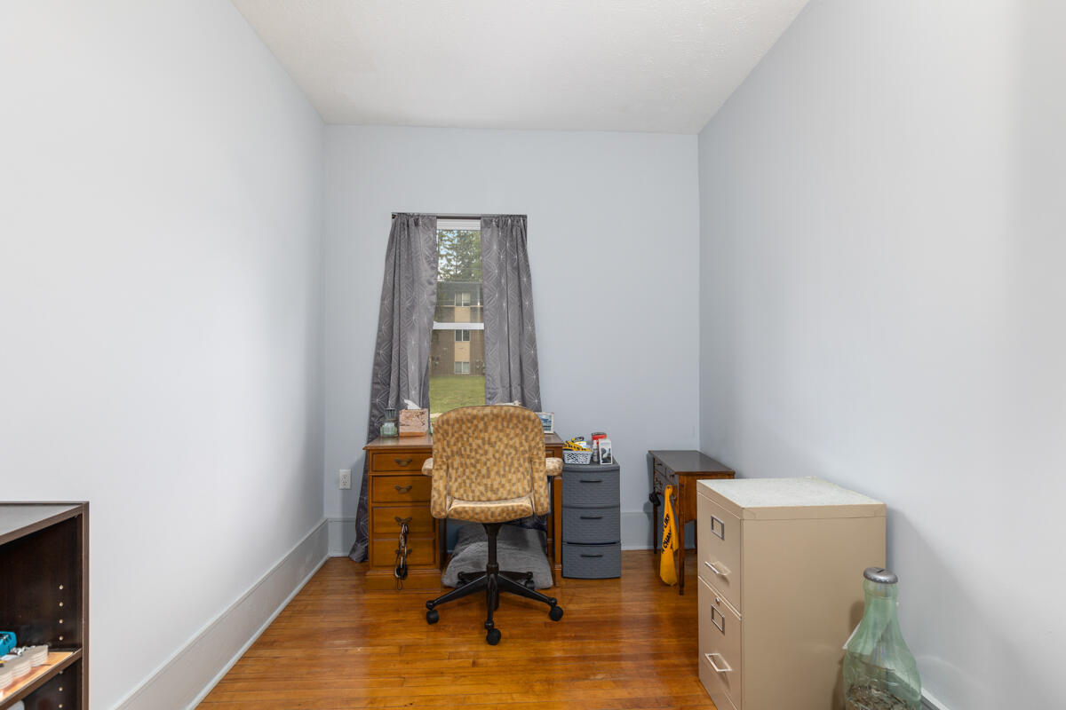 852 Leonard Street NE