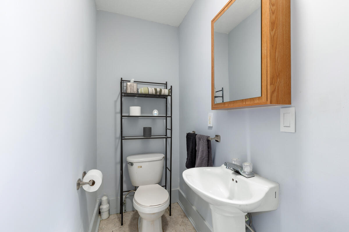 852 Leonard Street NE