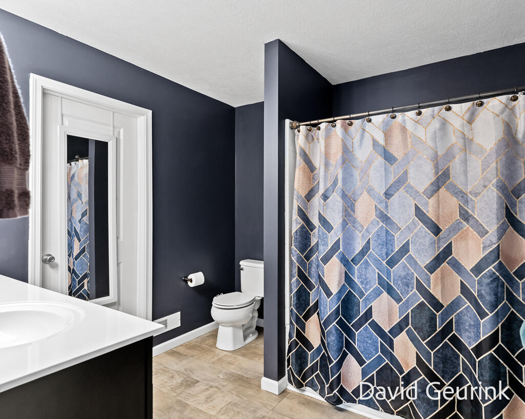 6533 Moss Lake Drive