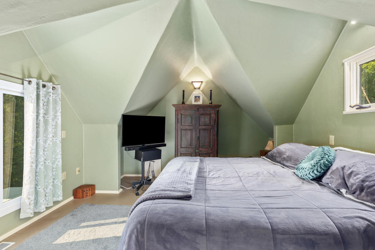 3705 Grand River Drive NE