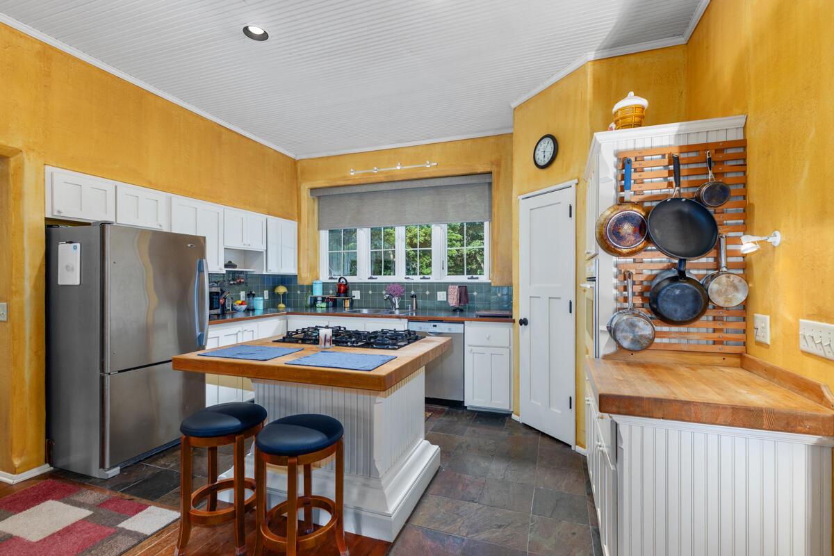 3705 Grand River Drive NE