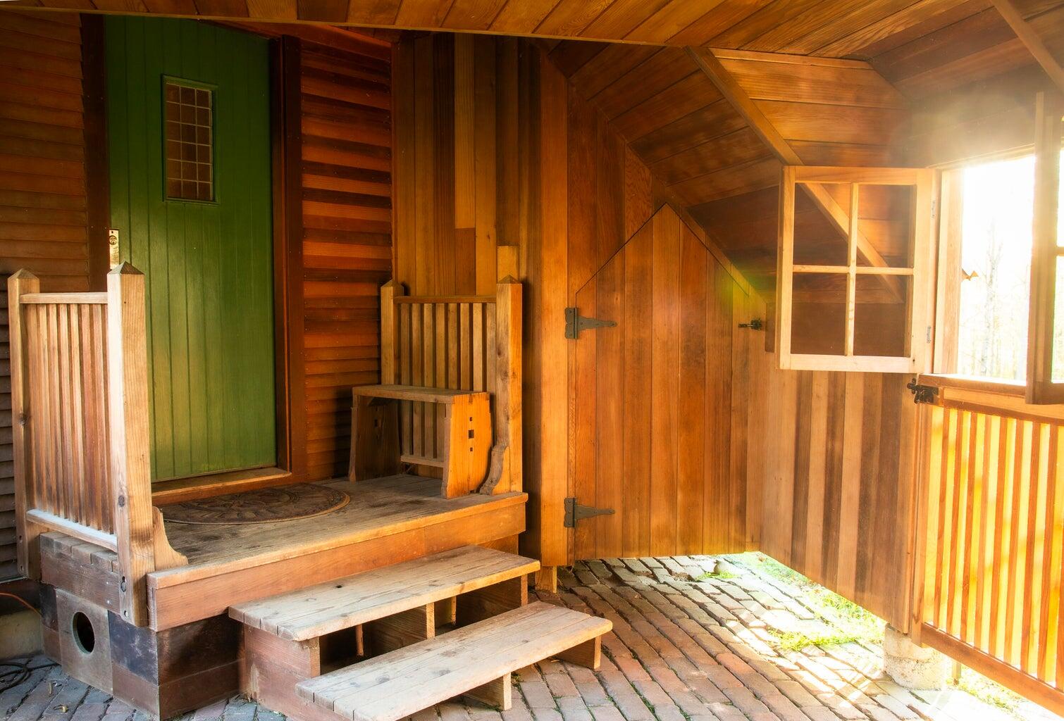 3705 Grand River Drive NE