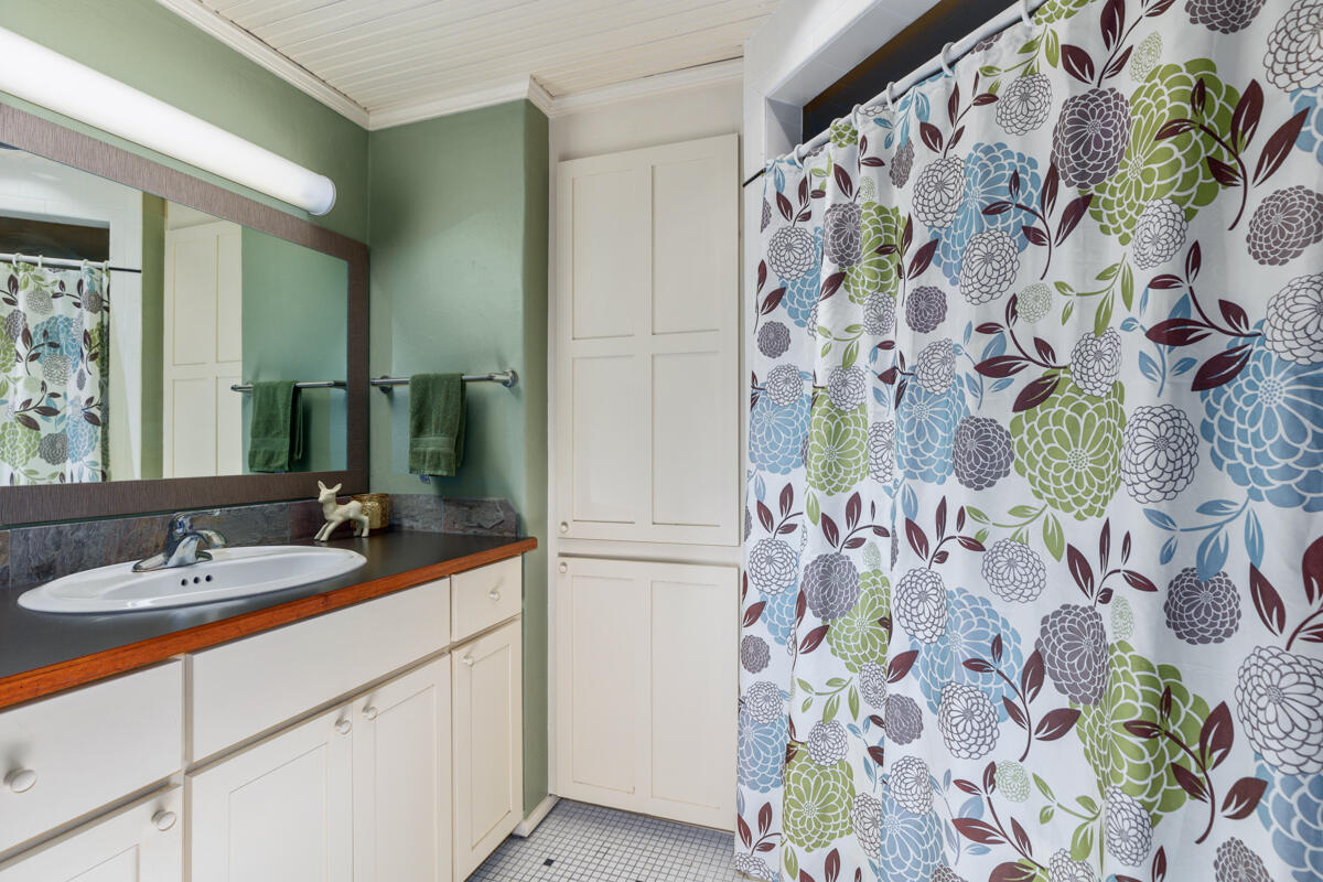 3705 Grand River Drive NE