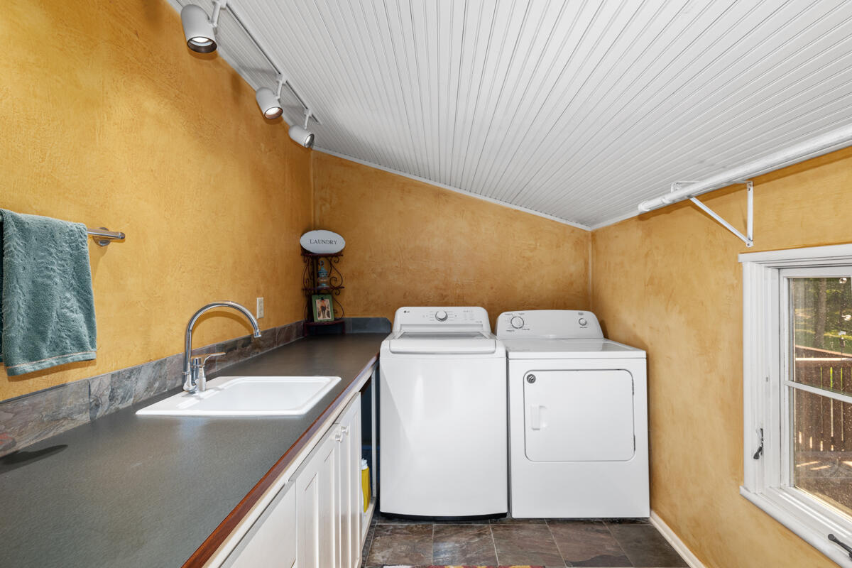 3705 Grand River Drive NE