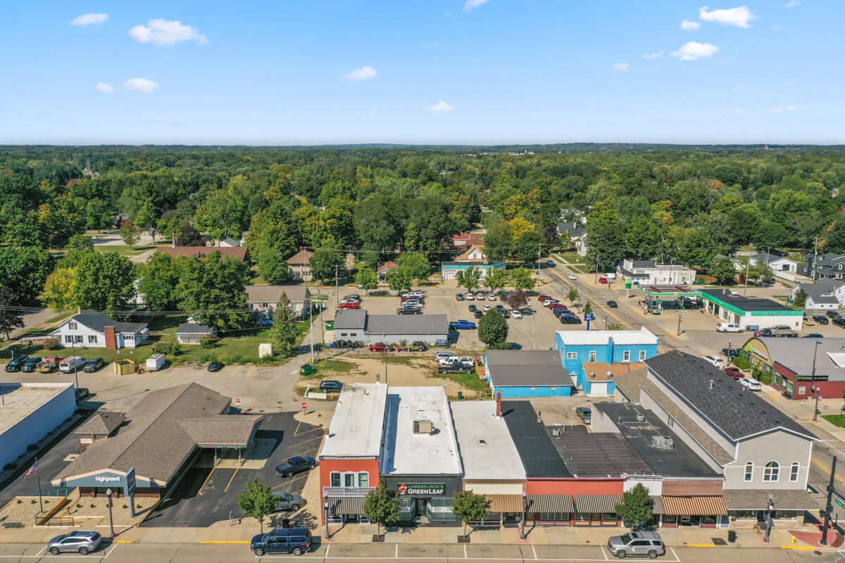 122 W Superior Street