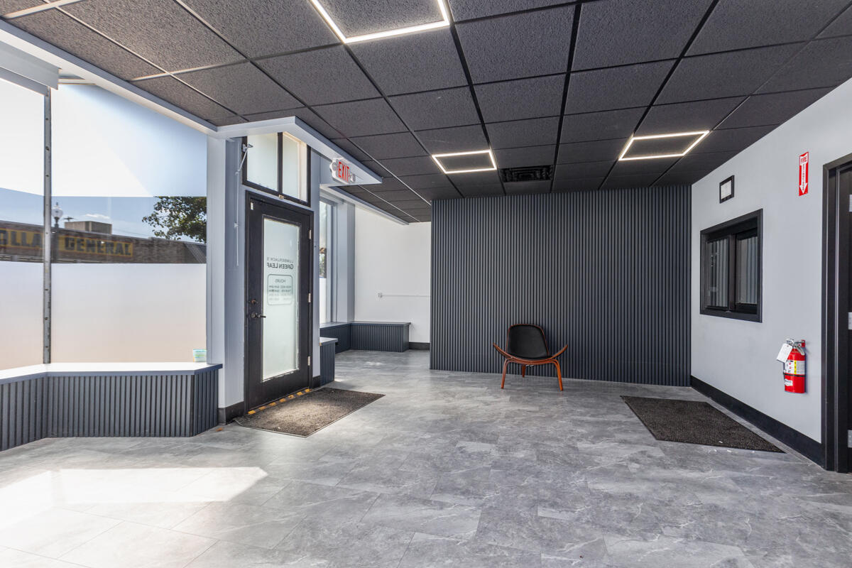 122 W Superior Street