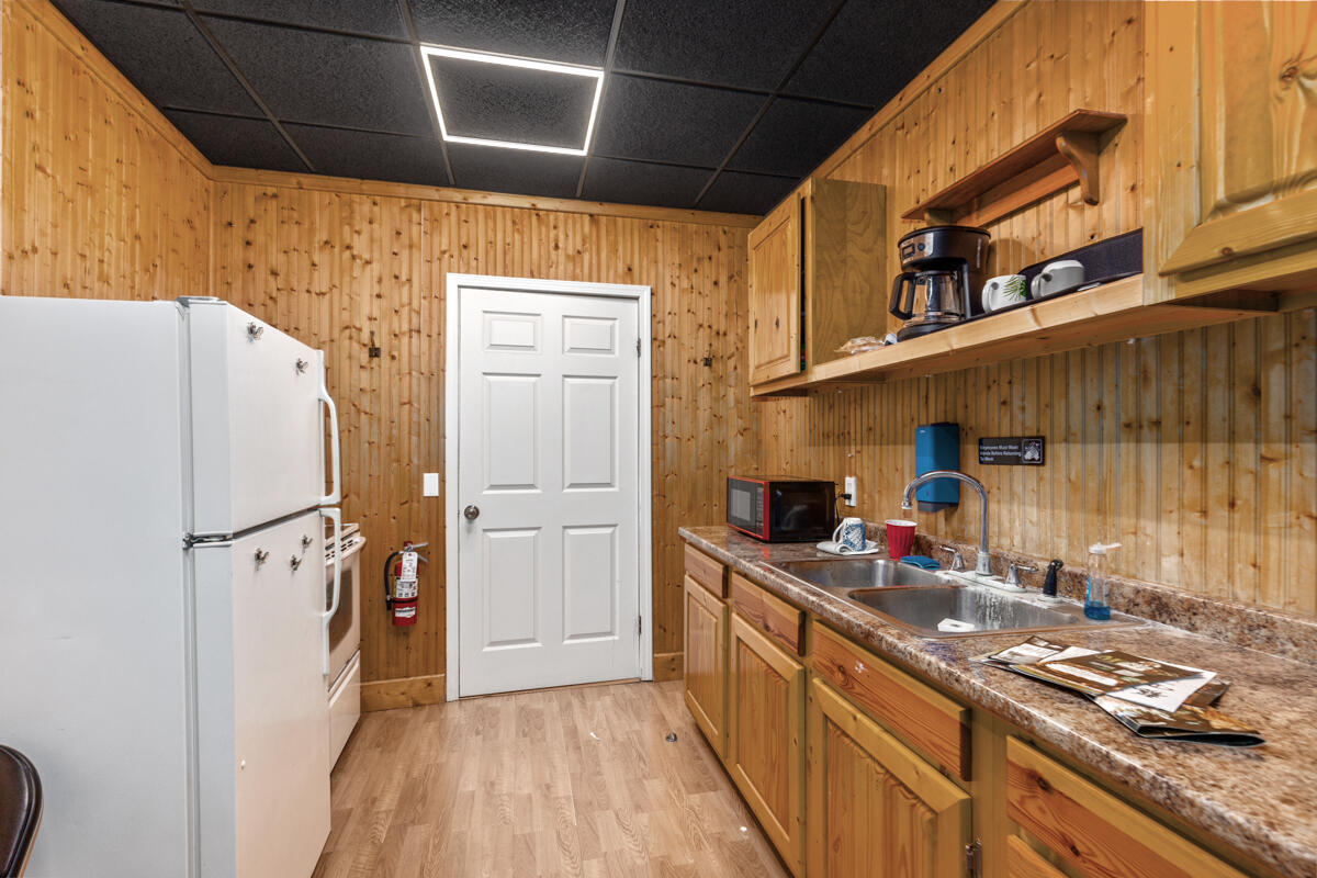 122 W Superior Street