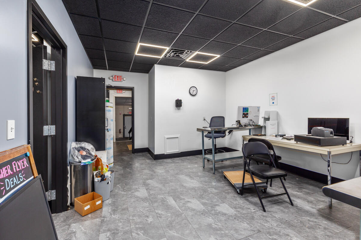 122 W Superior Street