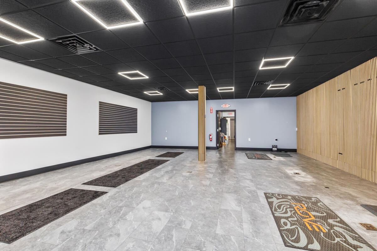 122 W Superior Street