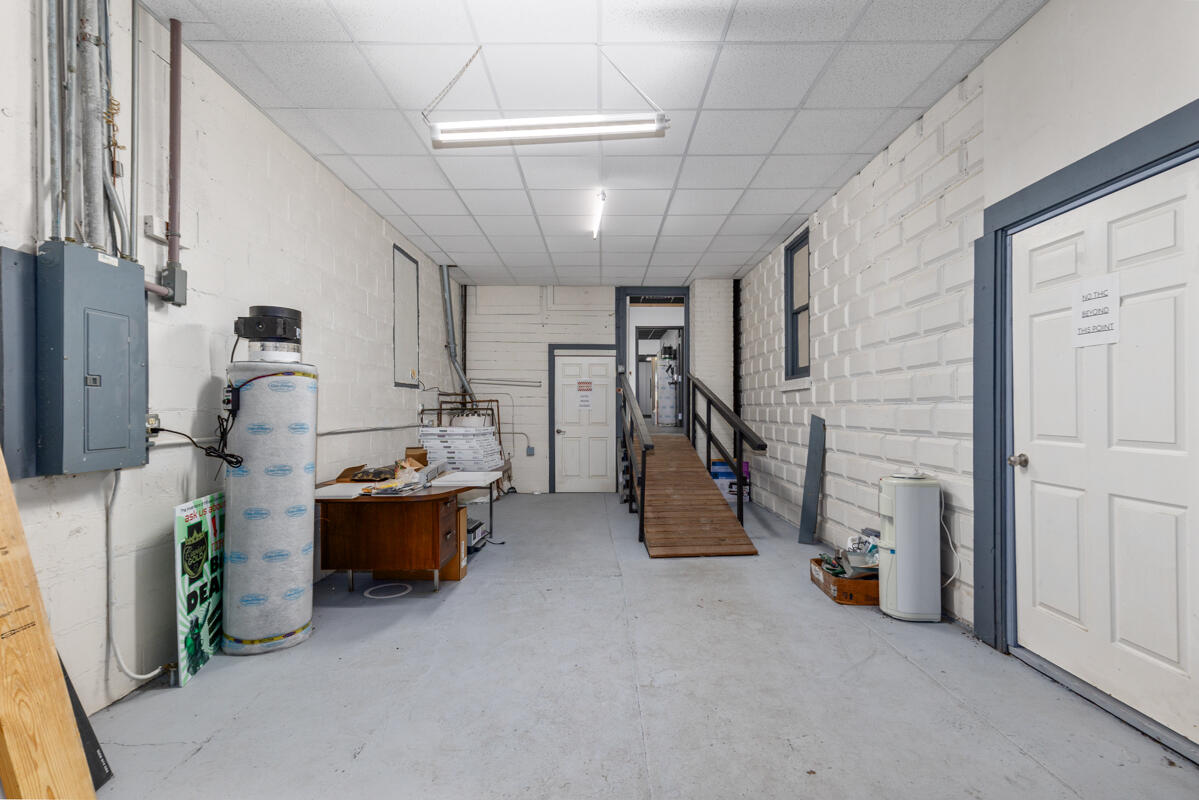 122 W Superior Street