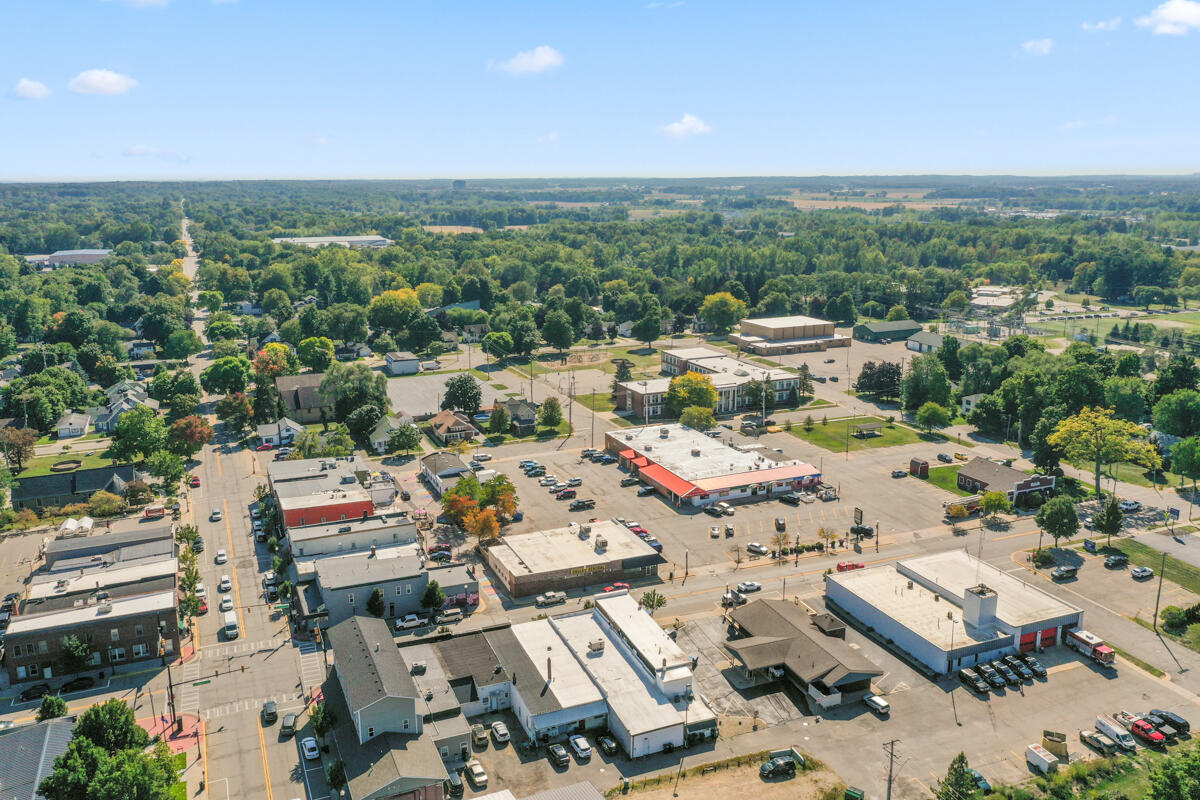 122 W Superior Street