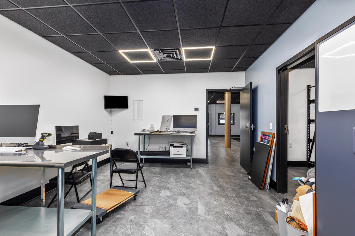 122 W Superior Street