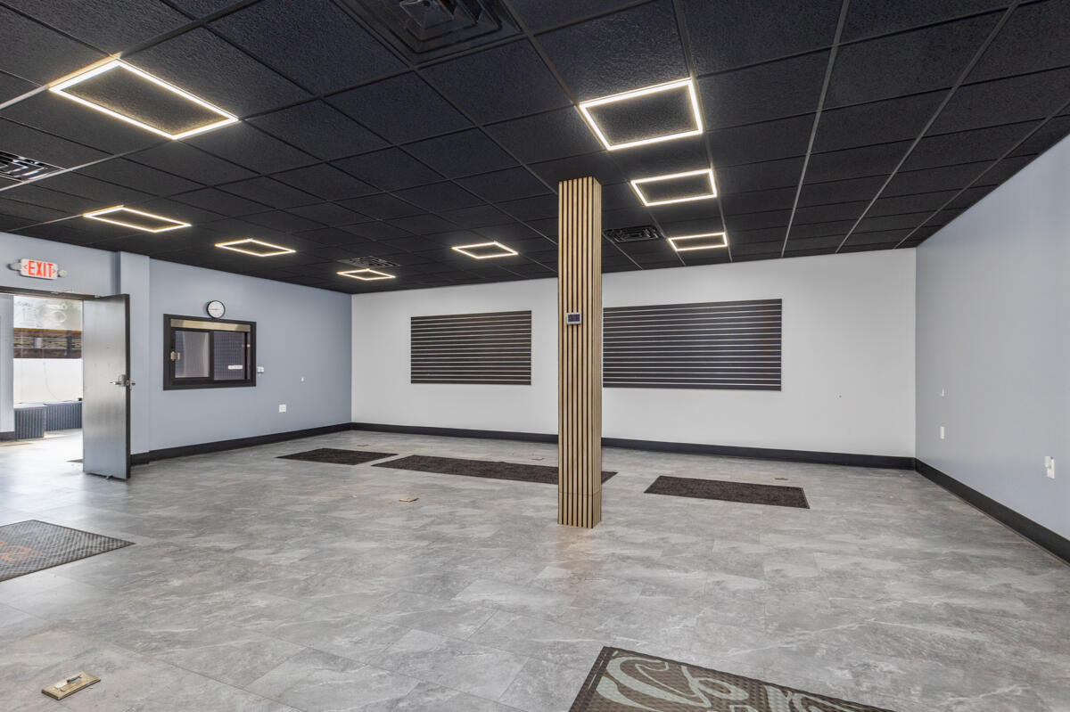 122 W Superior Street