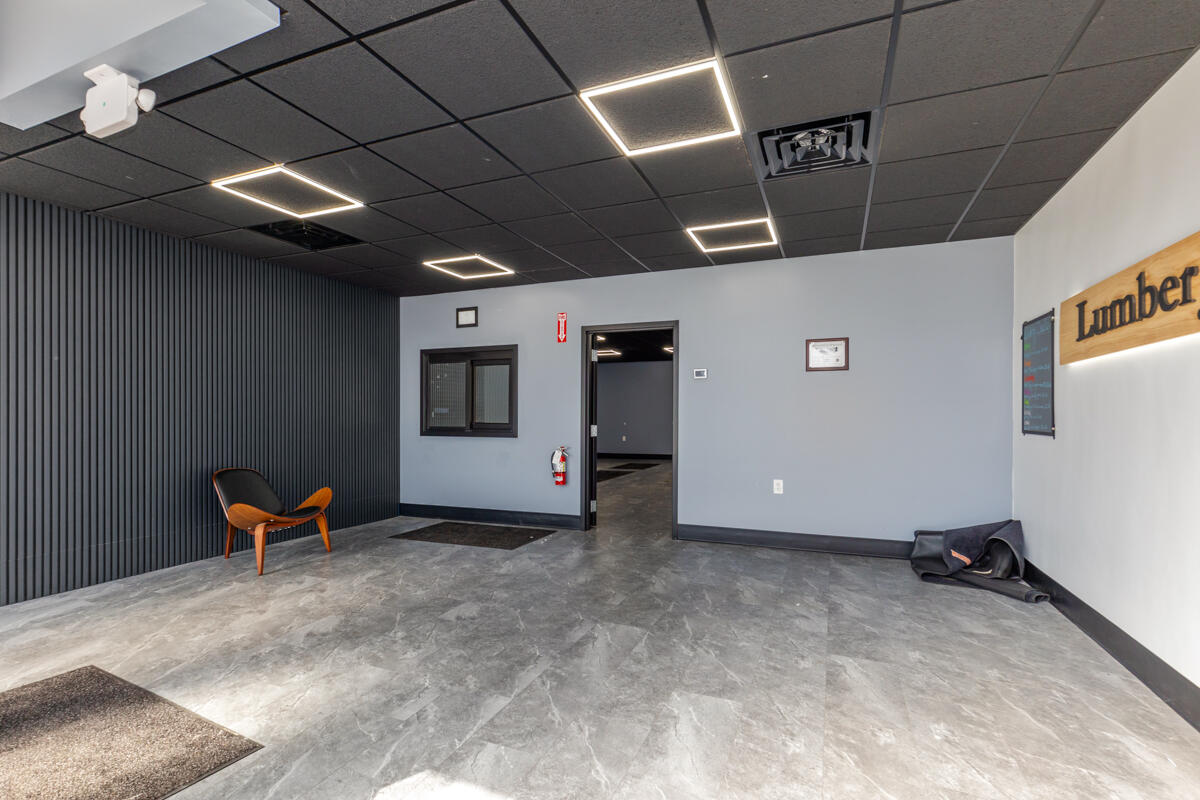 122 W Superior Street