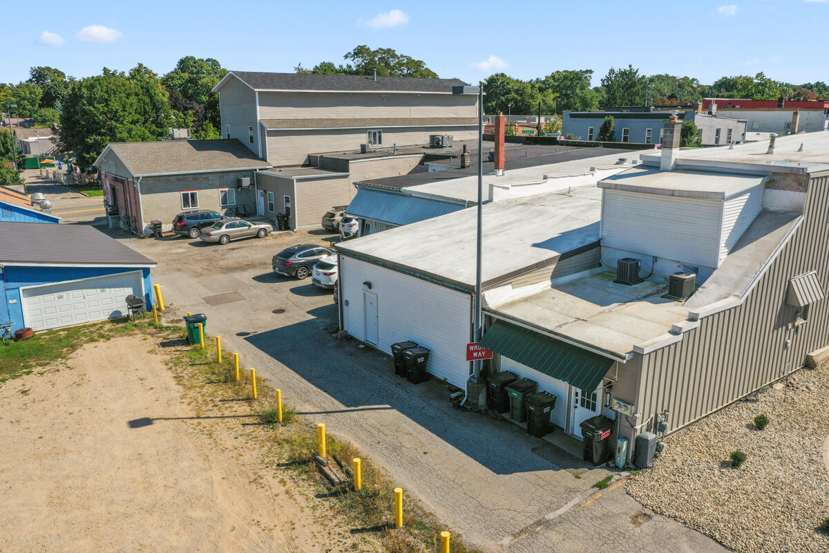 122 W Superior Street