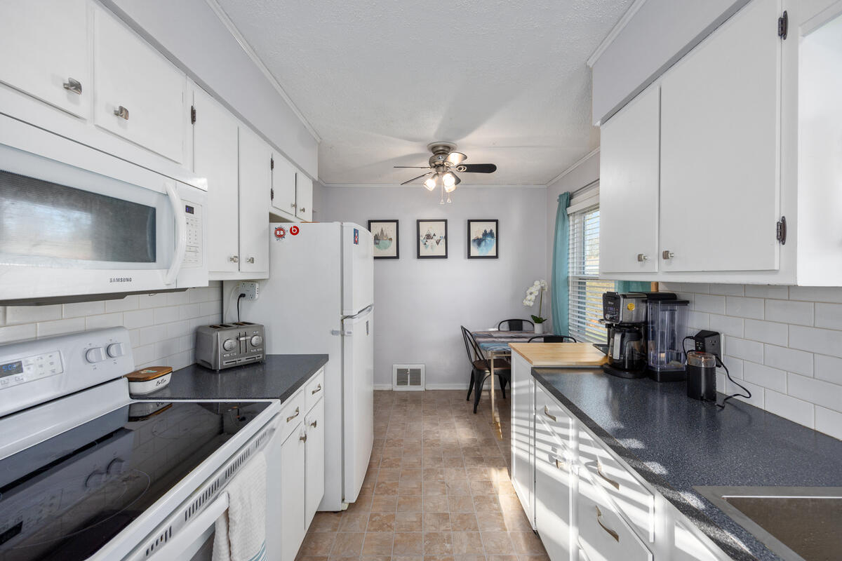 931 Ariebill Street SW