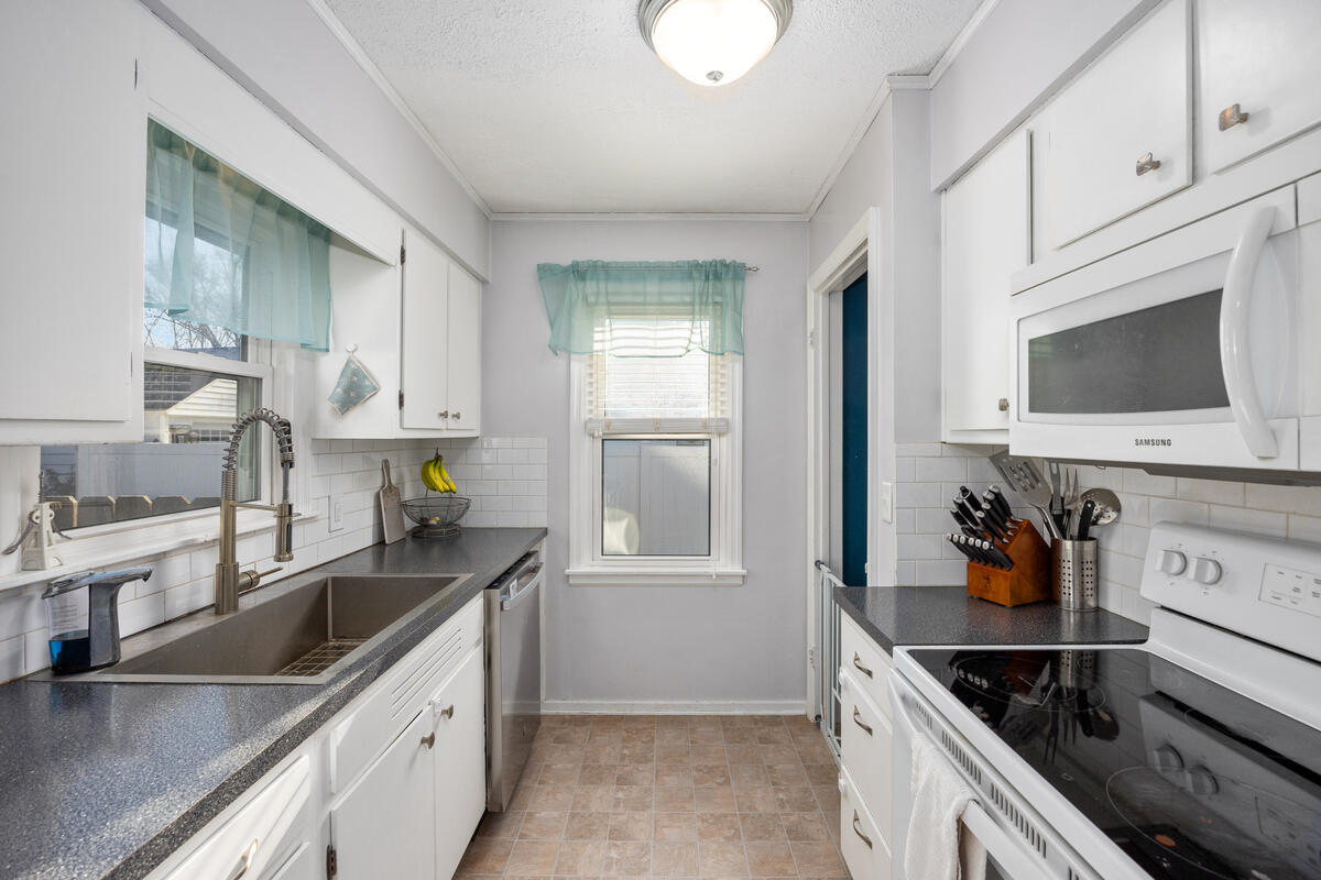 931 Ariebill Street SW