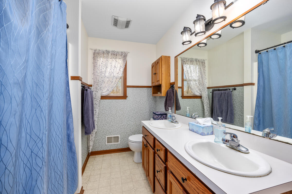 10480 Wolven Avenue NE