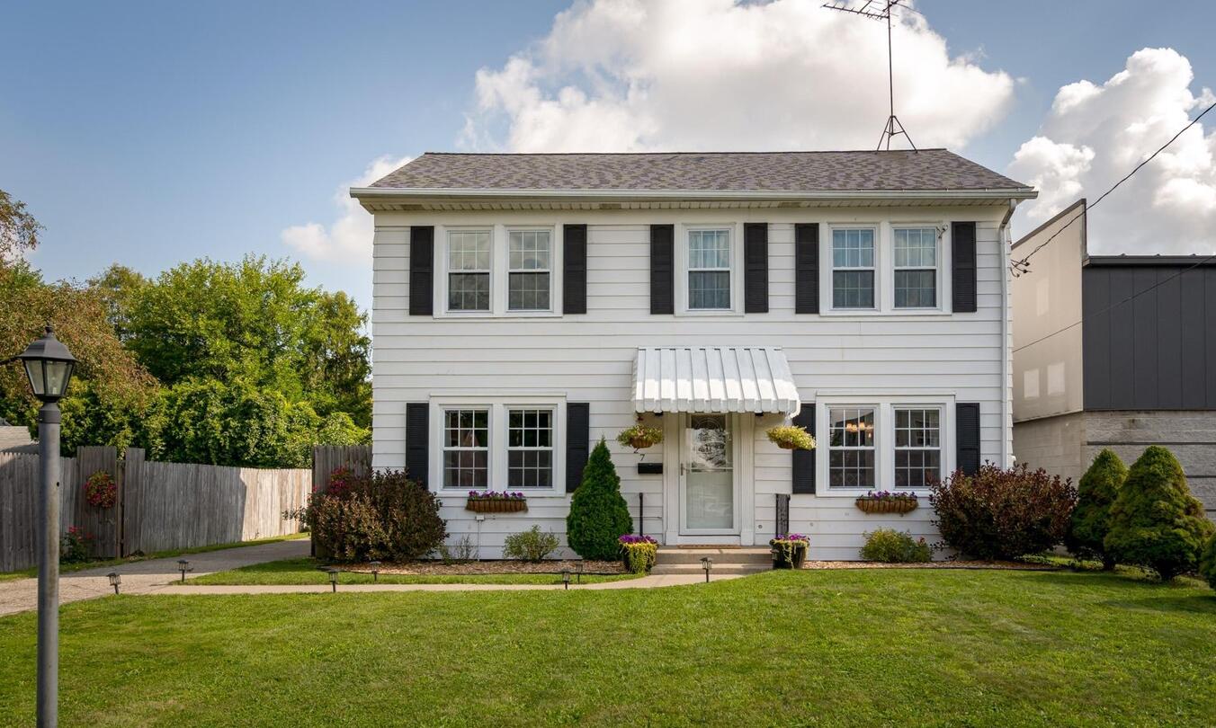 627 Marywood Drive NE