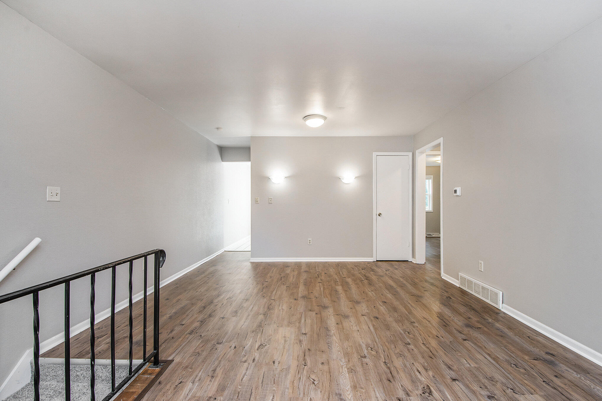 3920 Camelot Drive SE 3922