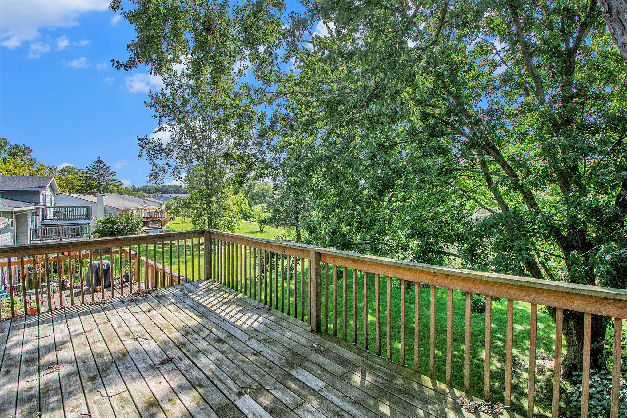 3920 Camelot Drive SE 3922
