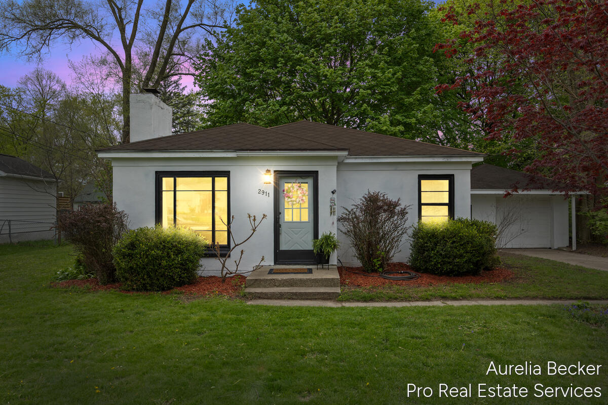 2911 Foster Avenue NE