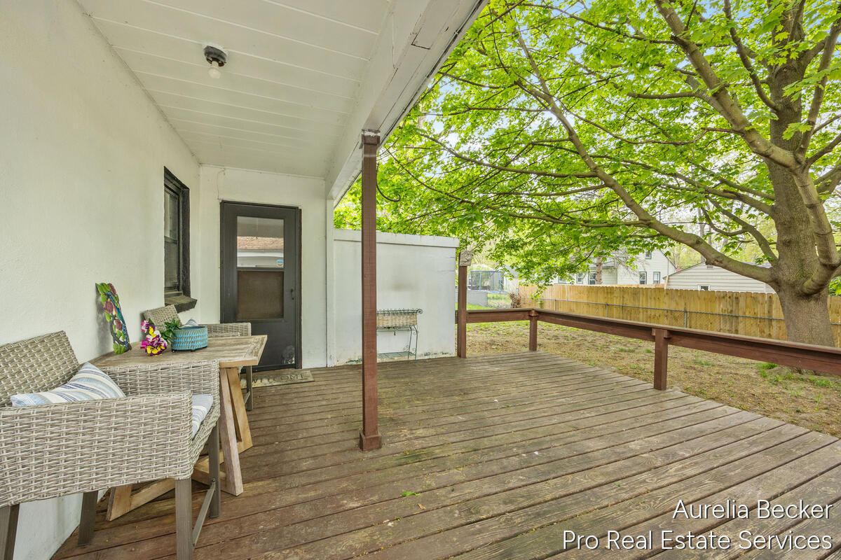 2911 Foster Avenue NE