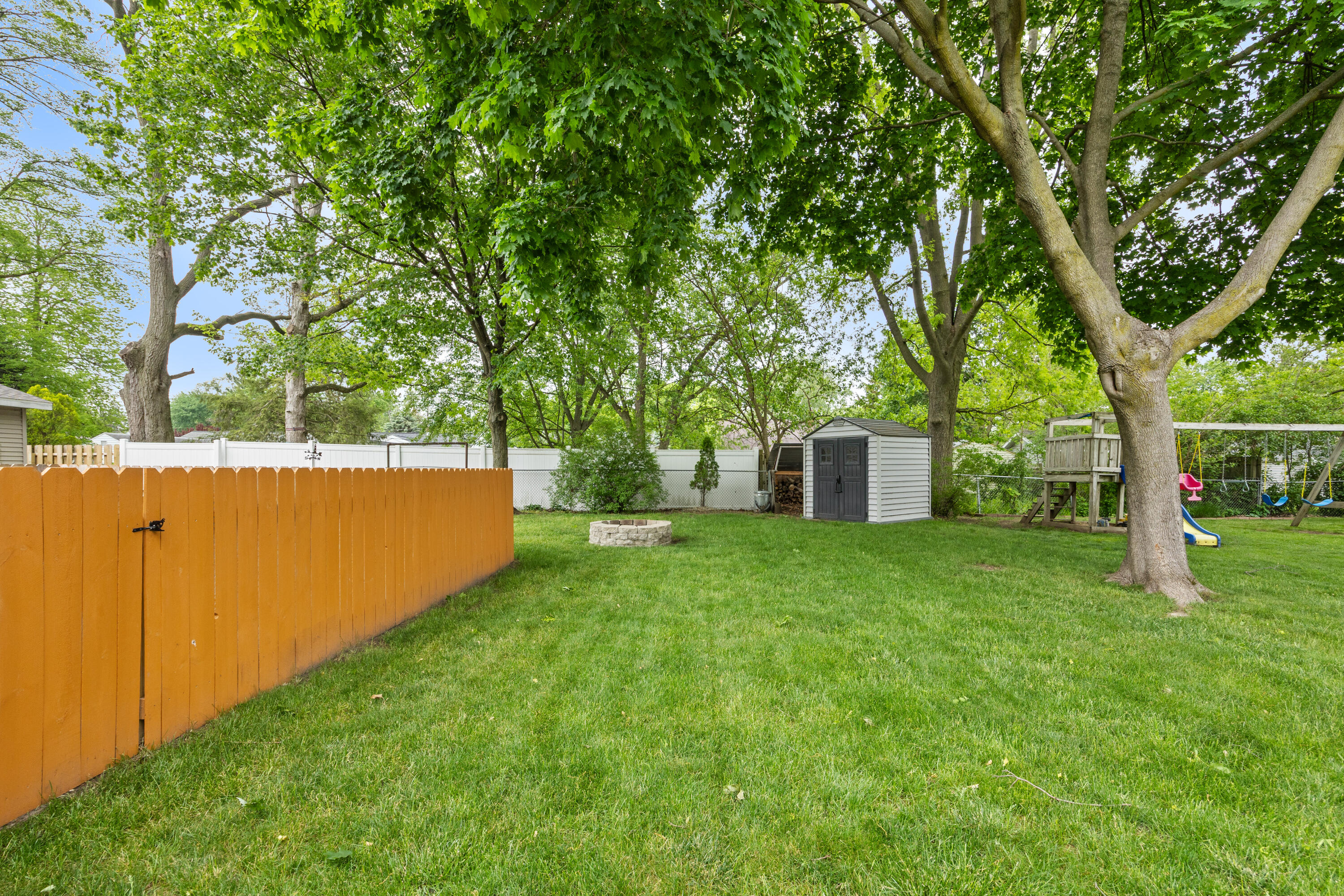 2515 De Laat Avenue SW