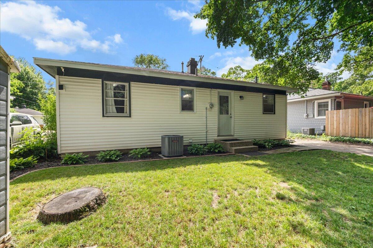 1944 Oakcliff Drive NE
