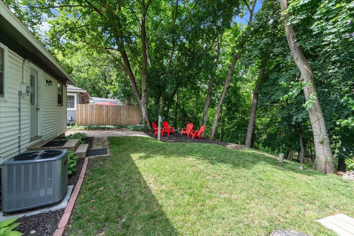 1944 Oakcliff Drive NE